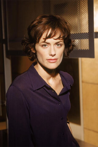 File:Nina Myers Season 1.jpg