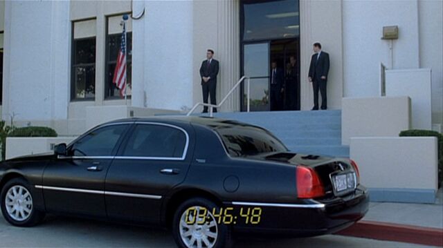 File:7x08 white house back door.jpg