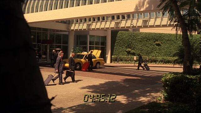 File:4x10 Hotel.jpg