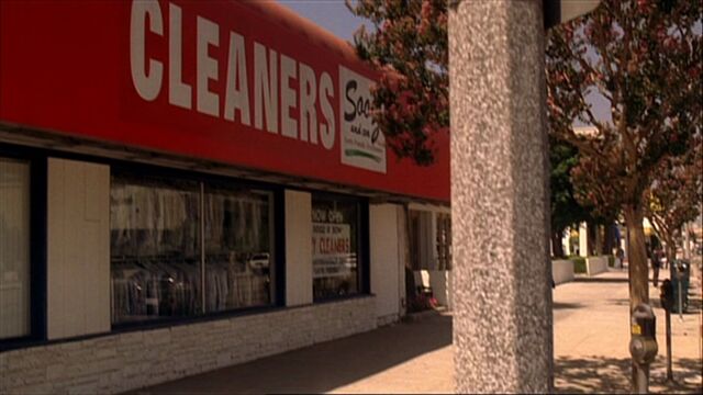 File:4x01 Landstrass cleaners.jpg