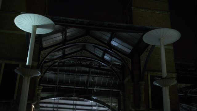 File:Liverpool-street-station-entrance.jpg