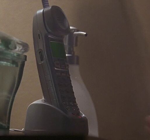 File:2x22 Kate phone.jpg