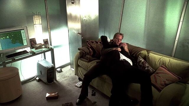 File:1x01 Jack Mason wrestle.jpg