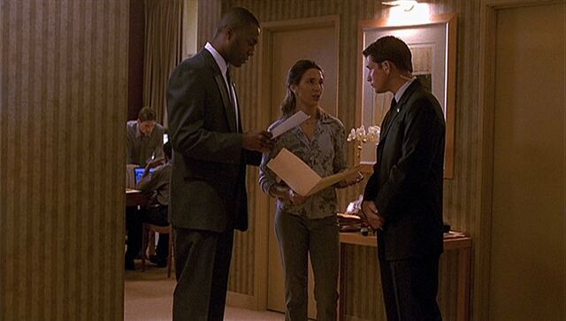 File:1x03 hotel suite.jpg