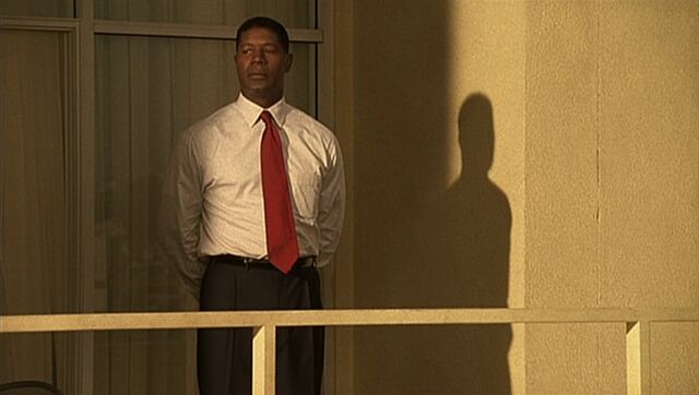 File:1x08 hotel balcony.jpg
