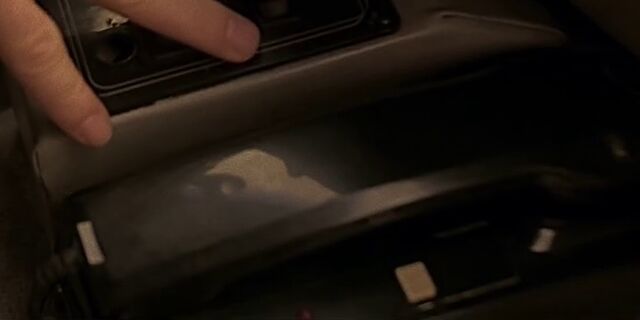 File:1x11 limo phone.jpg