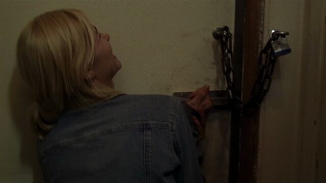File:Kim escaping store.jpg