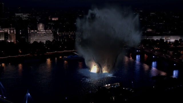 File:Waterloo-bridge-explosion.jpg