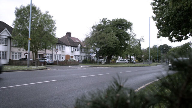 File:Syon-lane.jpg