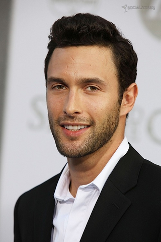 File:Noah Mills 2.png