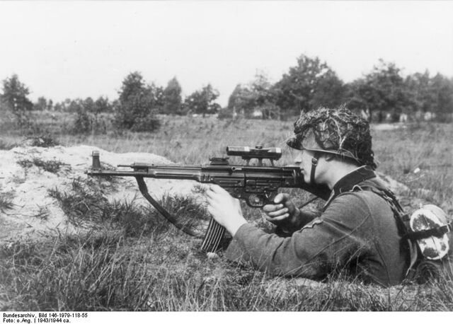 Plik:StG44 snajper.jpg