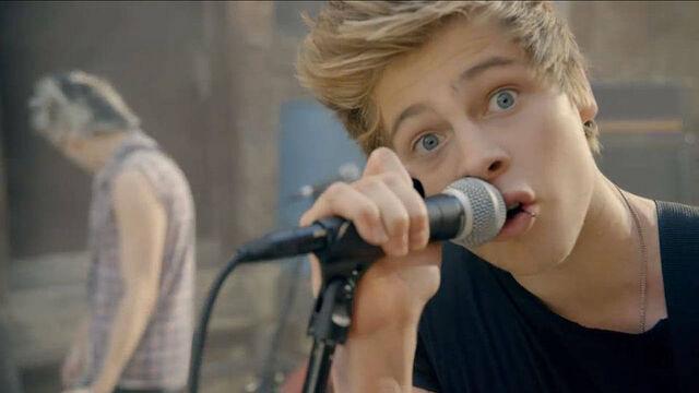 File:5 seconds of summer.jpg