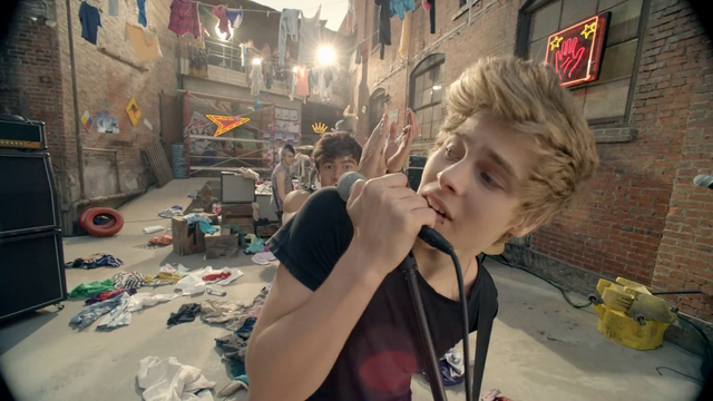 File:5 Seconds of Summer - She Looks So Perfect - 5 Seconds of Summer Wiki (143).png