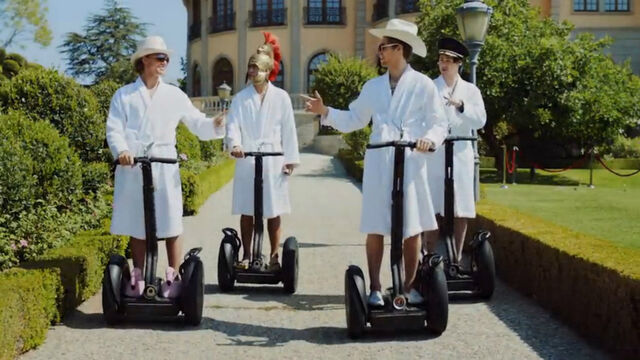File:Hey-Everybody-5sos.jpg