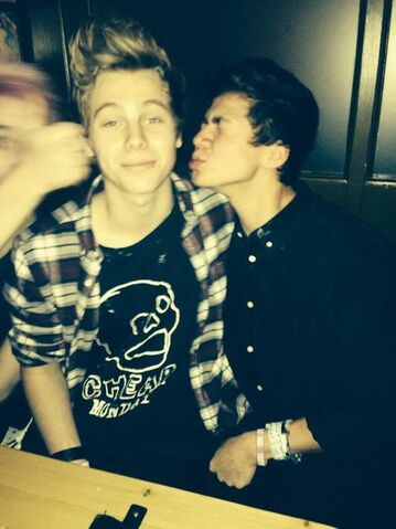 File:Luke-hemmings-and-cheap-monday-gallery.jpg