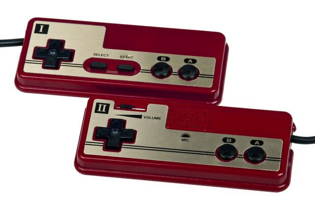 Plik:Famicom-Controllers.jpg