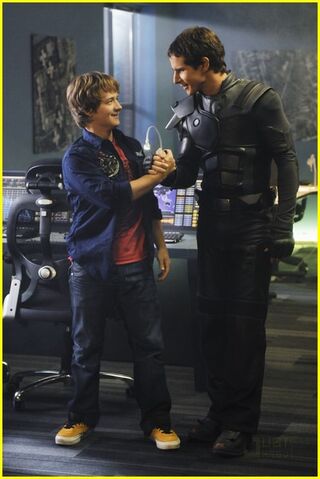 File:Jason-earles-aaron-stone-14.jpg