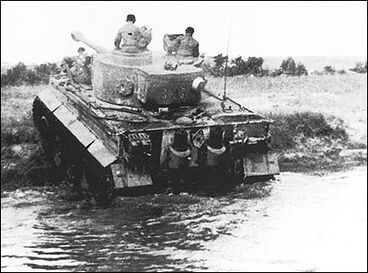 Tiger1-crossing-river.jpg