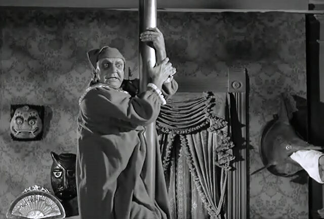 File:Af pole sculptress.jpg