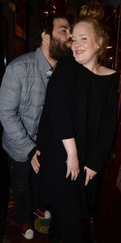 File:Simon Kissing Adele.jpg