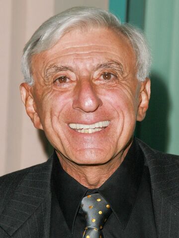 File:Jamie-farr-03.jpg