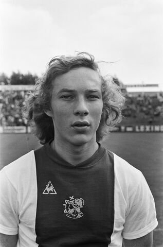 Bestand:1975)H.vanSanten.jpg