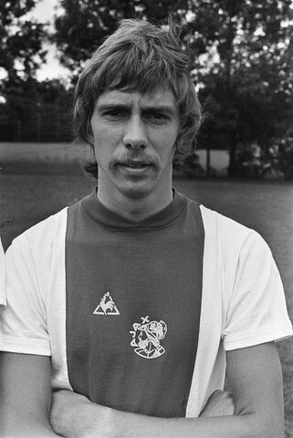 Bestand:1975)DickHelling (2).jpg