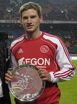 Bestand:Vertonghen 150 wedstrijden.jpg