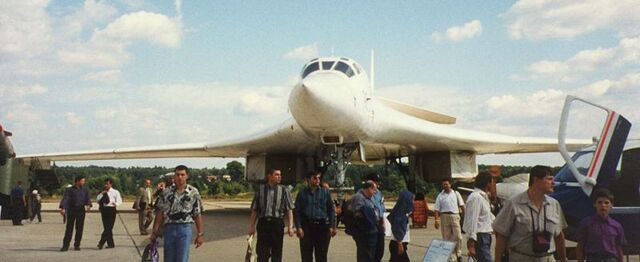 File:800px-Tupolev Tu-160.jpg