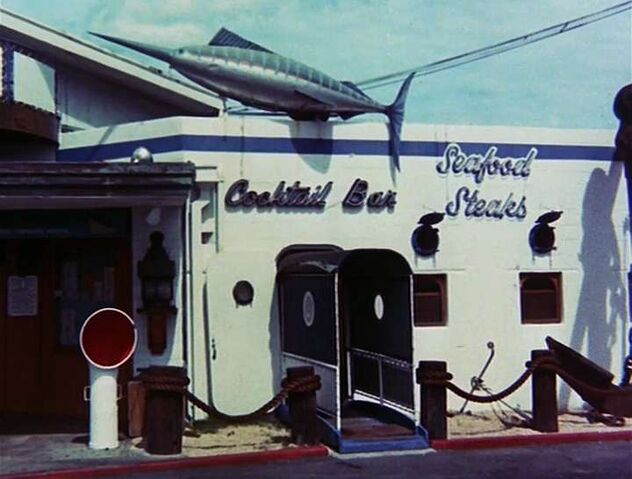 File:Cocktail bar-mad over miami.jpg