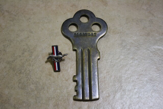 File:ViralBoxKeyPin.jpg