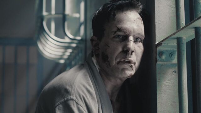 File:1x03 HoldOnToTheWall.jpg