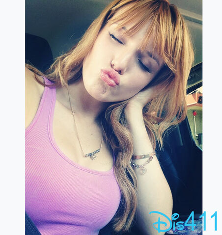 File:Bella-thorne-kiss-may-8.jpg