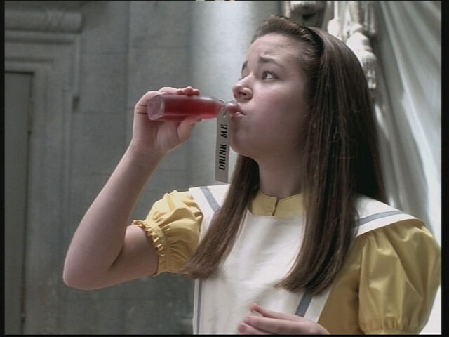 File:Alice-in-Wonderland--1999--alice-in-wonderland-202672 768 576.jpg