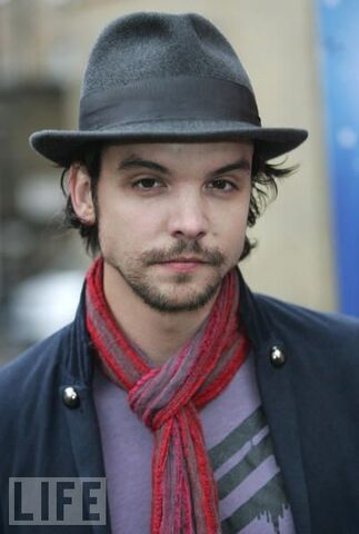 File:600full-andrew-lee-potts.jpg