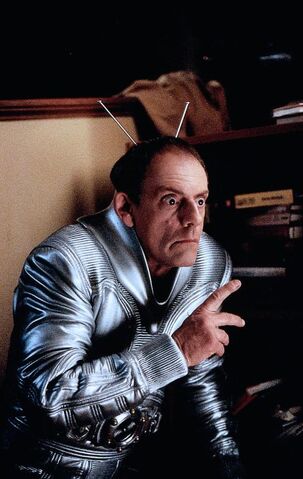 File:My-Favorite-Martian-christopher-lloyd-30459573-486-768.jpg