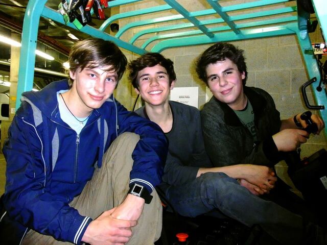 Datei:Trhree boys.jpg