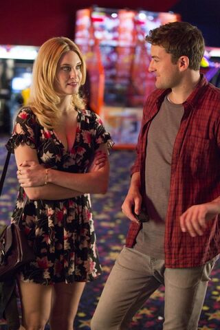 File:3x12 - Axl & Hanna.jpg