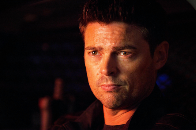File:Almost human-pilot-07.png