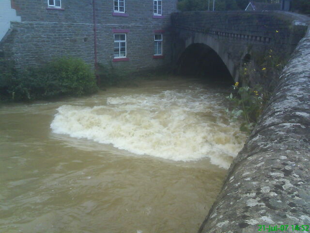 File:Teme River 2007.jpg