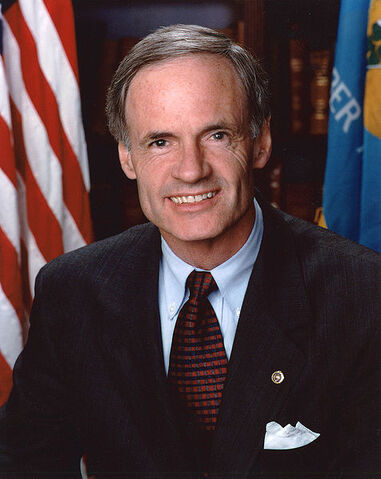 File:Thomas Carper.jpg