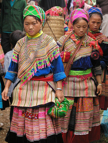 File:Hmong.jpg