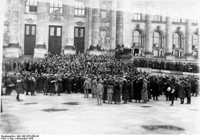 File:Митинг у Рейхстага.jpg