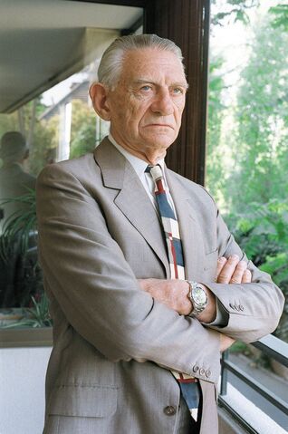 File:Matthei de civil.jpg