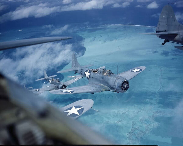 File:DouglasDauntless.jpg