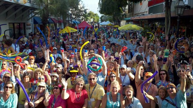File:Party-on-duval-street.jpg