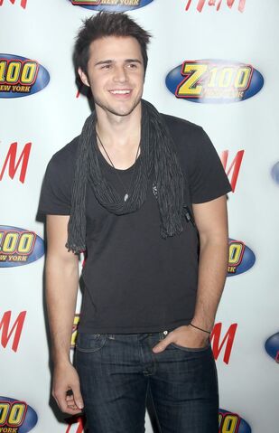 File:Kris+Allen+Z100+Jingle+Ball+Arrivals+2+zCUeCoh8CNix.jpg