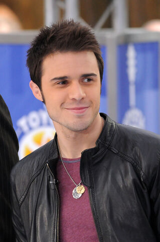 File:Kris+Allen+Kris+Allen+Adam+Lampert+Perform+7D0KIuiJfI3x.jpg