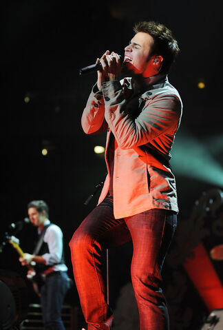 File:Kris+Allen+Z100+Jingle+Ball+2009+Show+hBnevwhKrYZx.jpg