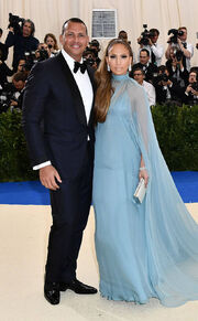 Rs 634x1024-170501172206-634.Jennifer-Lopez-Alex-Rodriguez-Met-Gala-New-York.kg.050117